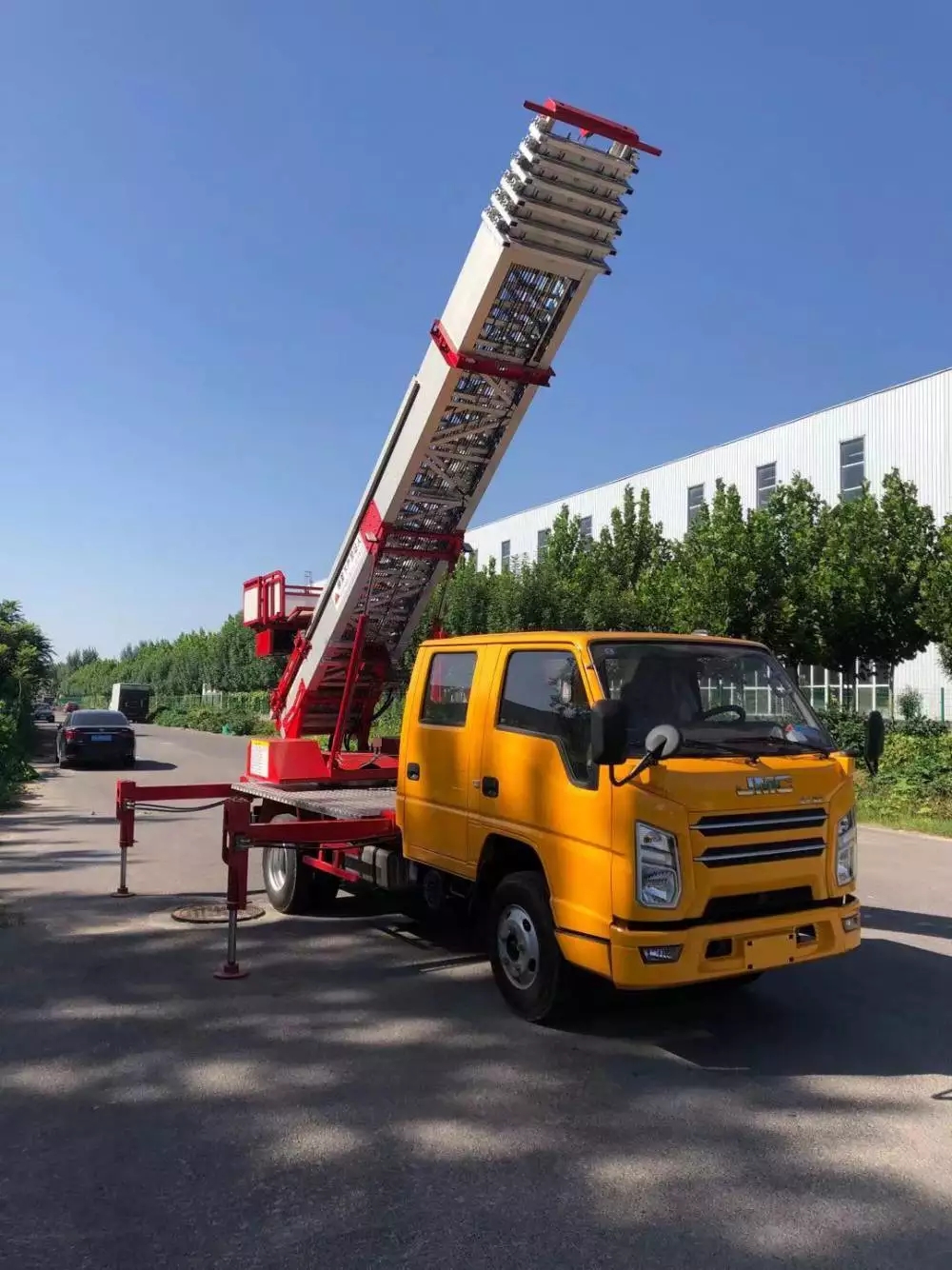 苏州姑苏附近的云梯车出租服务：轻松解决高空作业需求